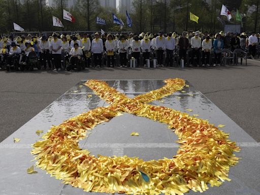 Corea del Sur recuerda a las víctimas del hundimiento del ferri Sewol diez años después