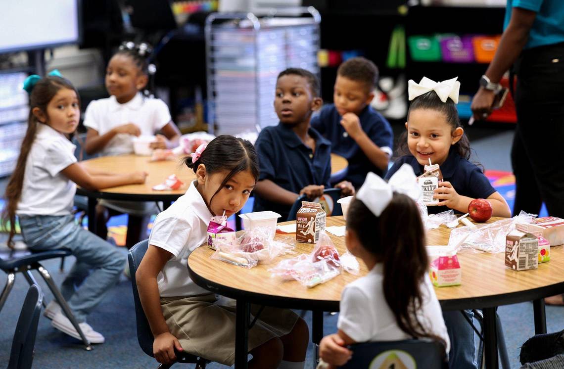 Fort Worth ISD offers free dinner to students in new program for 2024-25 school year
