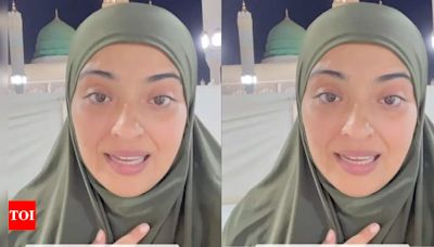 Mumtaz shares an emotional video from Mecca and says, 'I feel like a newborn baby' | Tamil Movie News - Times of India