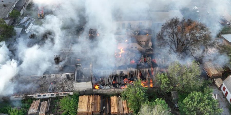 Firestorm hits Mykolaiv wood plant — photo, video