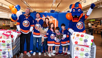 Islanders Surprise a Special Hockey Mom with Stop & Shop Shopping Spree | New York Islanders