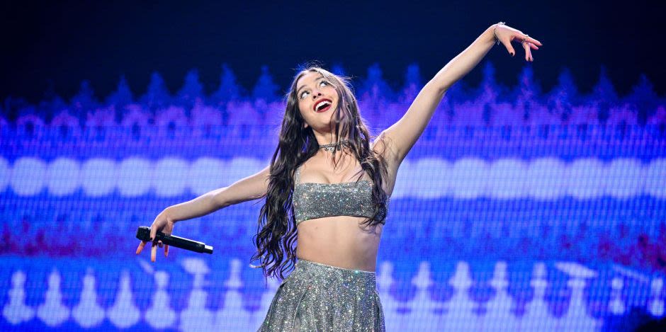 Olivia Rodrigo's top fell apart on stage but she kept on singing like the pro she is