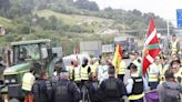 Agricultores catalanes y franceses cortan la frontera en cinco puntos