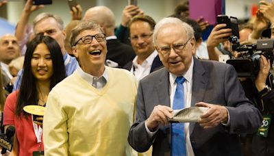 40,000 fans, celebrity guests, a secret set: Why Warren Buffett will be the Taylor Swift of capitalism this weekend