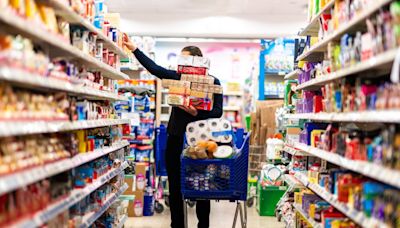 Un supermercado busca empleados presenciales y home office por sueldos superiores a $794.000: cómo aplicar