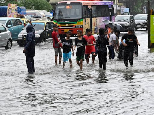Maharashtra: IMD issues red alert for Satara, Ratnagiri; rains continue to lash Mumbai, orange alert issued | Today News