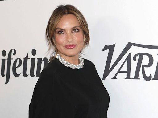 Mariska Hargitay addresses Harvey Weinstein’s overturned conviction in powerful speech about the power of women’s voices | CNN