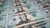 Dólar recua mais de 1% após governo sinalizar corte de gastos