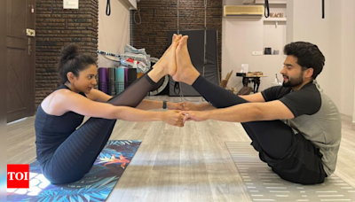 Rakul Preet Singh and Jackky Bhagnani celebrate International Yoga Day with partner yoga poses | - Times of India