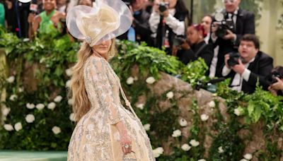 This Is What Actually Happens When Stars Go Inside The Met Gala