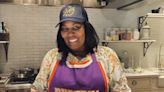 Deandre Ayton's mom delivers Caribbean meal to Fox Restaurant Concepts to help single mothers