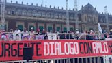 Caso Ayotzinapa: Padres de los 43 retiran plantón del Zócalo; deciden no tensar más la relación con AMLO