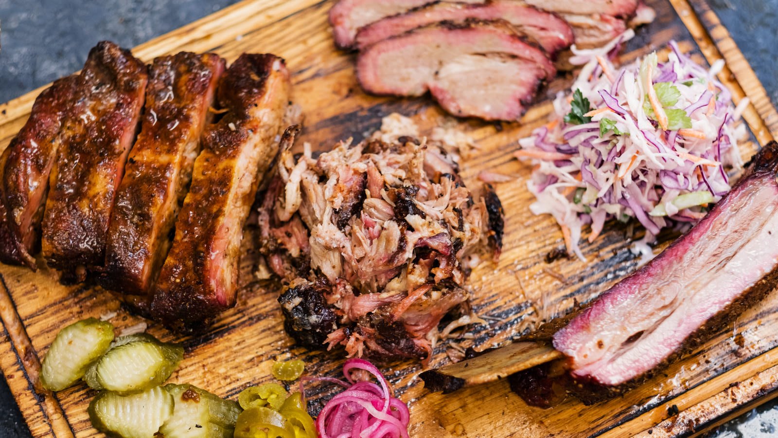 The Simplest Way To Tell You're At A Good Barbecue Restaurant, According To An Expert