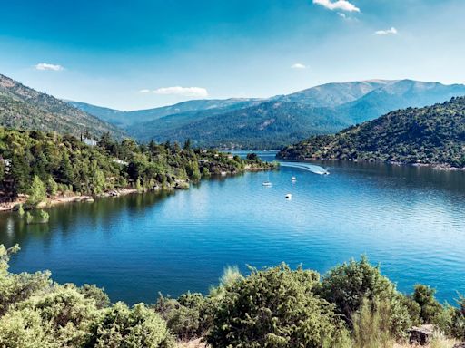 El pantano del Burguillo, un oasis cerca de Madrid para refrescar tu verano