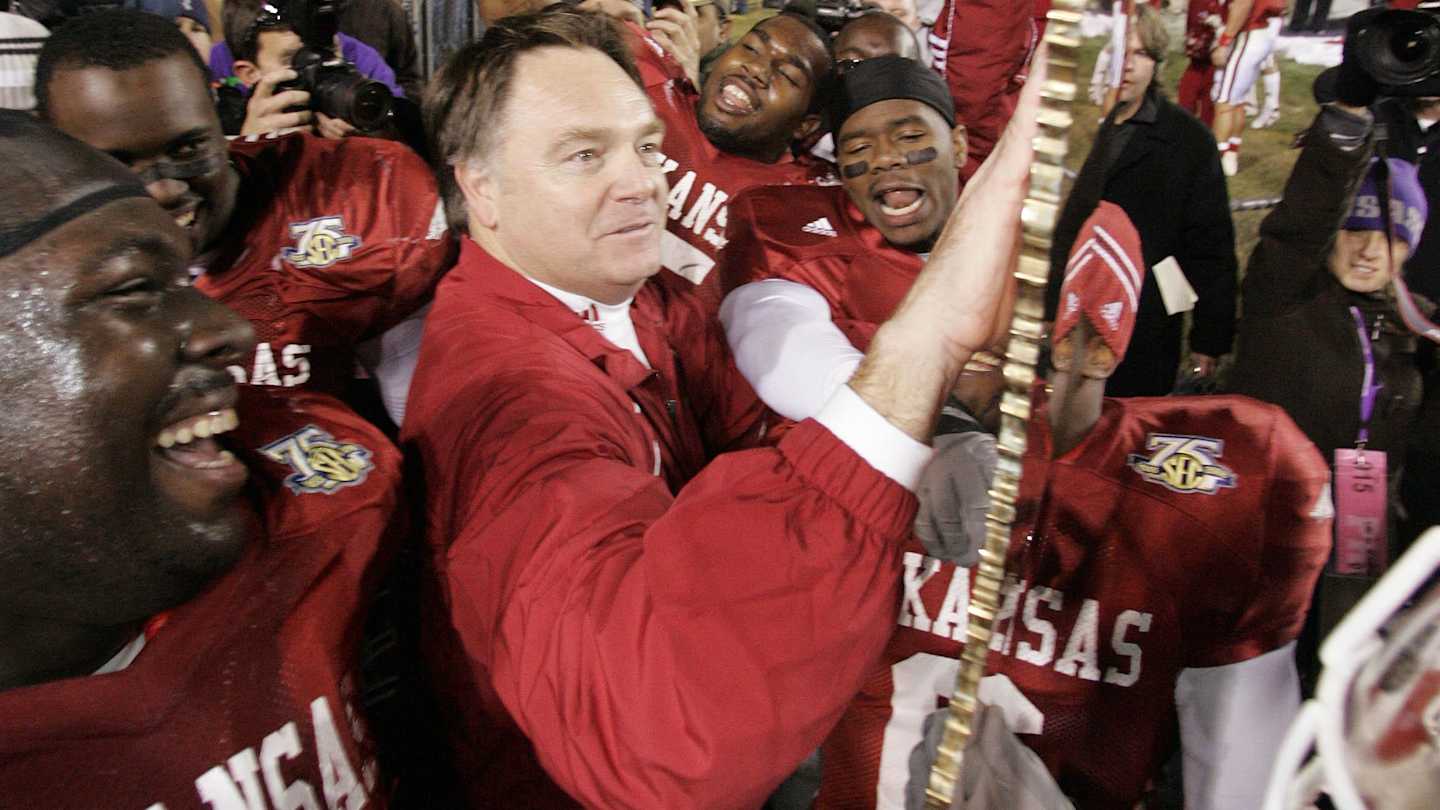 Nutt Shares Motivational Speech to Lift Hogs Over Ranked Oklahoma State