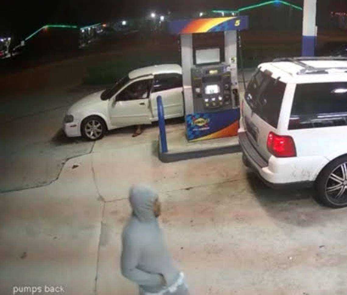 Knife attack at a Broward gas station led to gunfire. Detectives are looking for suspect