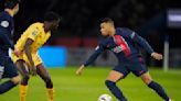 Kylian Mbappé anota 2 al cumplir 25 años y PSG vence 3-1 a Metz; su hermano Ethan debuta en la liga