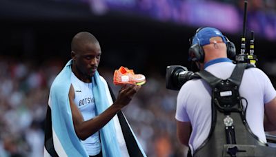 Letsile Tebogo stuns Noah Lyles to win Olympics 200m gold in tribute to late mother: ‘I was carrying her’