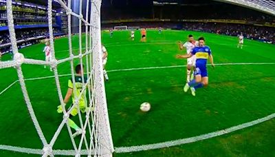 El increíble gol que Edinson Cavani erró ante Nacional Potosí