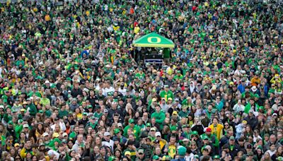 Oregon Ducks, Washington Huskies Fans Come Together in Fight Against Leukemia