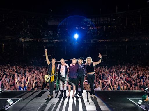 Def Leppard rocks new generation at Fenway show