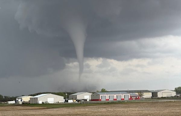 VIDEO: Several tornado sightings in Lincoln and Waverly