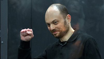 Jailed Putin critic Vladimir Kara-Murza transferred to Siberian prison hospital, wife says