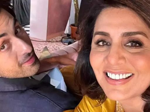 When birthday girl Neetu Kapoor was in tears as Ranbir Kapoor kept his first paycheck of Rs 250 at her feet | Hindi Movie News - Times of India
