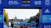 El keniano Kipchoge destruye el récord mundial de maratón en Berlín