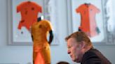 Ronald Koeman tomó la conducción de la selección de Países Bajos y se diferenció de Van Gaal