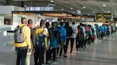 Interior contrata por 16 millones a una filial de Iberia para deportar a migrantes irregulares en vuelos chárter