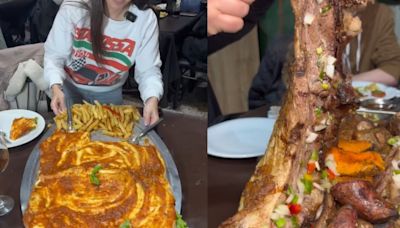 Fue a una parrilla libre en Liniers y pidió milanesa gigante, asado y vacío a la pizza: cuánto gastó