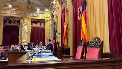 El presidente del Parlamento balear expulsa a miembros de la mesa en el debate para derogar la ley de memoria