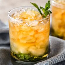 Mint Julep (classic Kentucky Derby cocktail) - The Chunky Chef