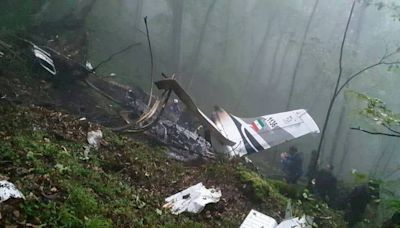 伊朗總統失事直升機殘骸曝光！機身燒毀、機翼斜插陡坡、部件噴飛