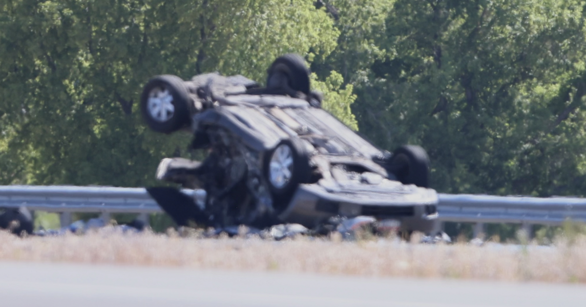 Three people injured following major wreck that's shut down Interstate 15 southbound in Shelley area