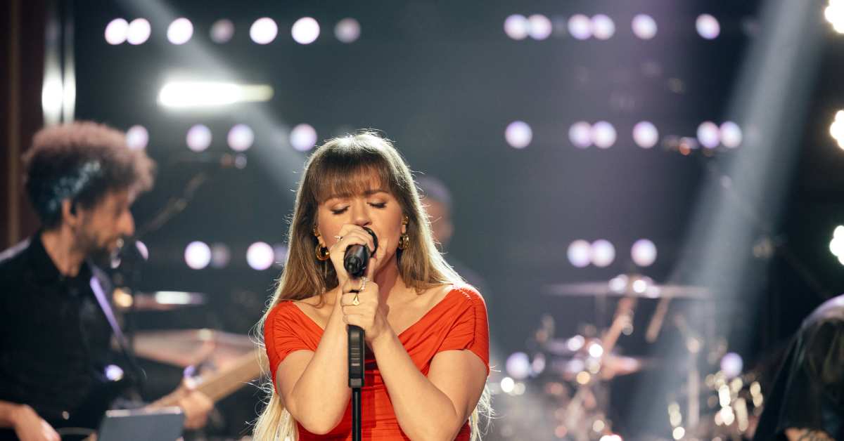 Kelly Clarkson ‘Kelly Clarksons Her Own Song’ With New Performance of Early Hit