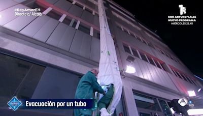 ¡Ponemos a prueba el tobogán de evacuación en espiral de Axel Thoms en El Hormiguero!