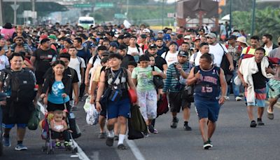 Thousands of migrants from Mexico's southern border embark on perilous journey to US border