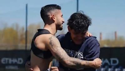 “Me vas a hacer llorar, boludo”: el emocionante momento de Santiago Rodríguez con un fan al que le dio consejos para ser futbolista