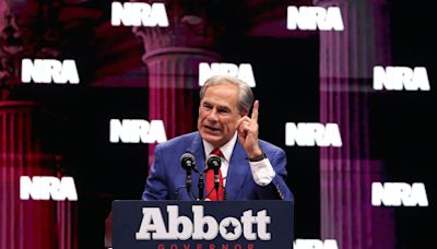 'Con artist': Greg Abbott slams Hidalgo over immigration comments