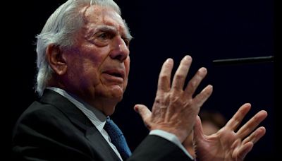 La obra periodística de un autor controvertido | "El fuego de la imaginación", de Mario Vargas Llosa