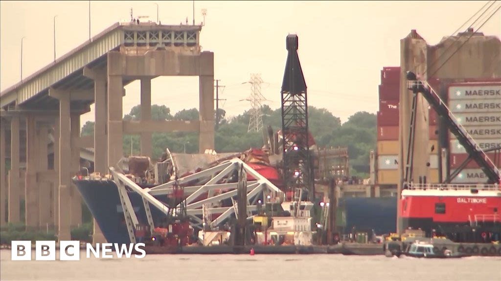 Moment ship moved from Baltimore bridge crash site