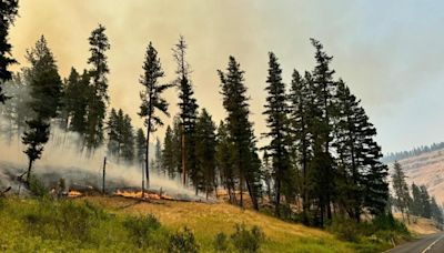 Crews hold line on fire that has closed U.S. Highway 395 in Eastern Oregon