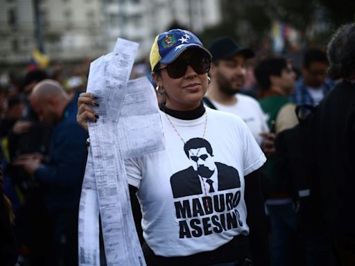Llegan a Buenos Aires diplomáticos argentinos expulsados de Venezuela