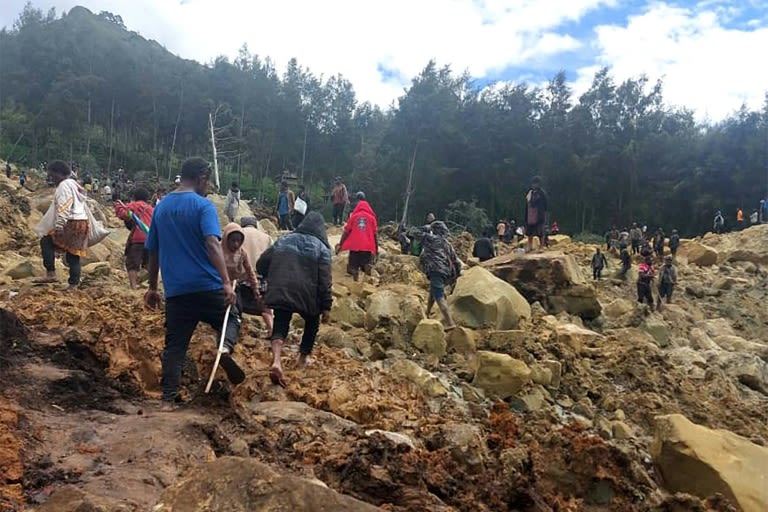 Tribal violence hinders access to deadly PNG landslide