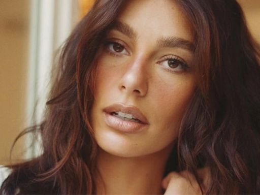 En blanco y negro, Camila Morrone es la nueva cara de Chanel: “Estoy muy emocionada“