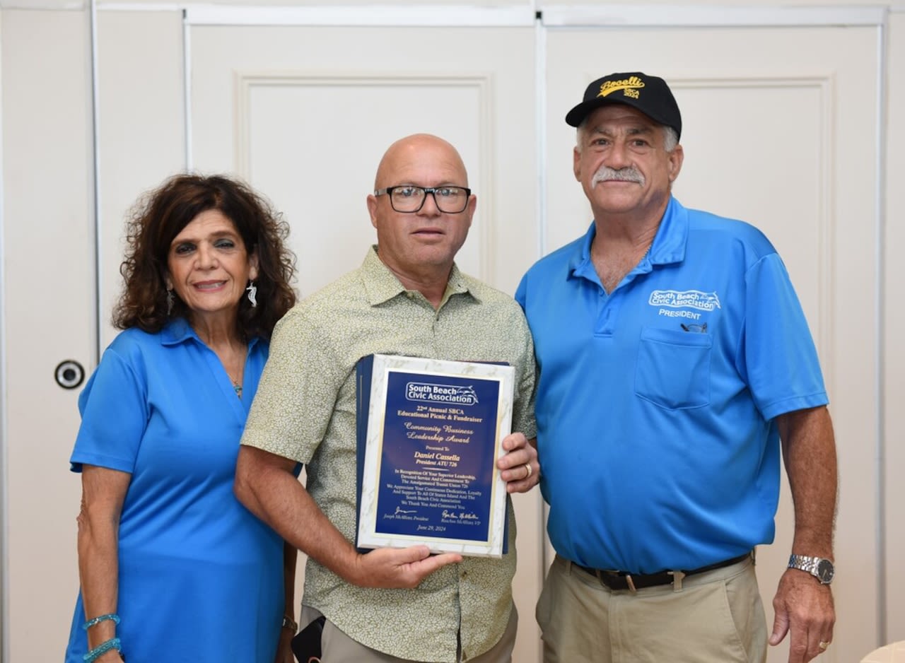 South Beach Civic Association’s summer barbecue plays to a crowd of 250 on the boardwalk (Photos)