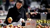 US consumer sentiment slips; inflation expectations increase