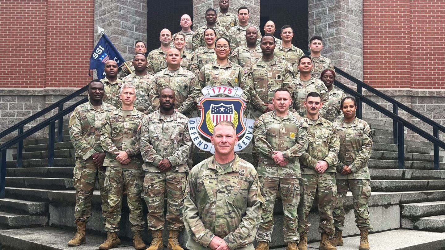 Army graduates its first cohort of new warrant officer recruiters